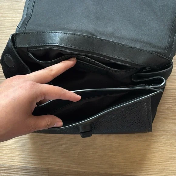 Coach Elegant Black Leather Shoulder Bag - Picture 15 of 16